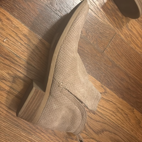 Tan booties - Picture 5 of 8